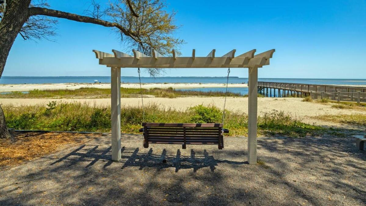 Walk To The Beach Waterfront Oasis Hilton Head Island Exterior photo