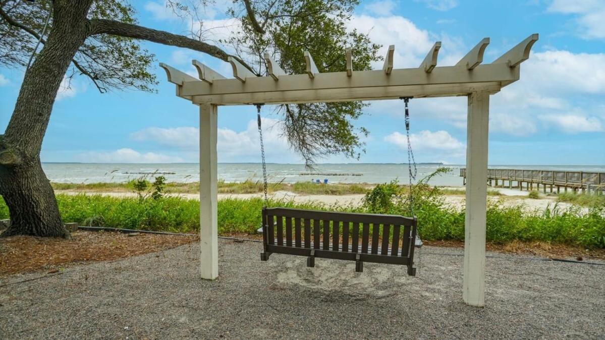 Walk To The Beach Waterfront Oasis Hilton Head Island Exterior photo